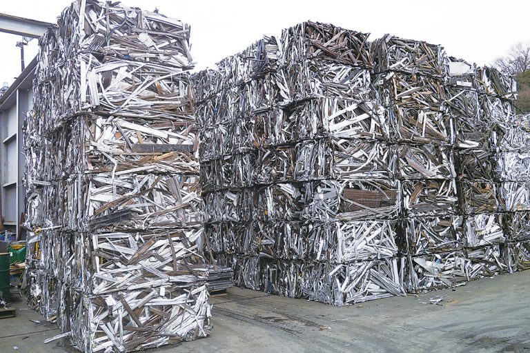 縮小するアルミスクラップ値差（上）／一部「後決め」で量確保／価格上昇ペースに対応