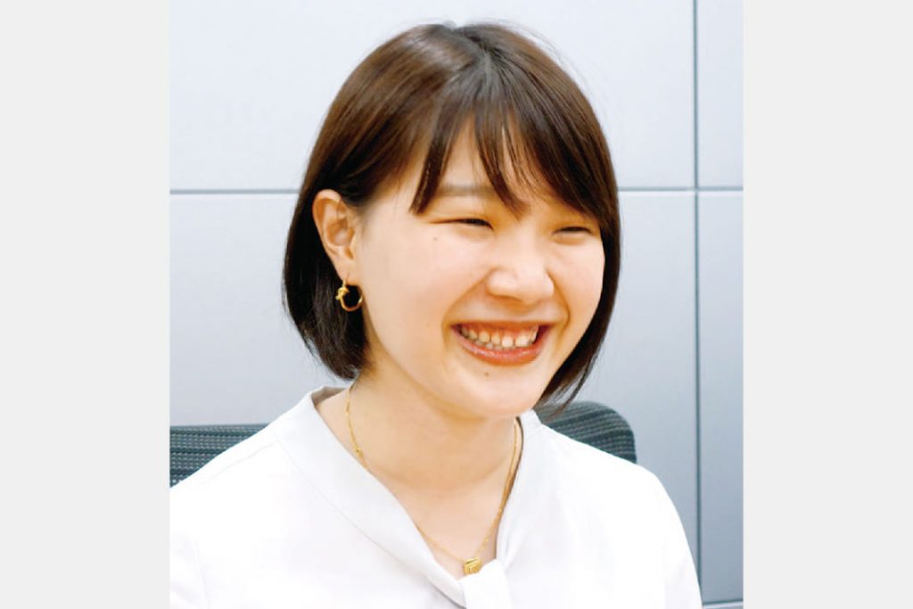 鉄鋼業界で働く／―若手女性営業職編―　インタビュー／お客さまから日々学び