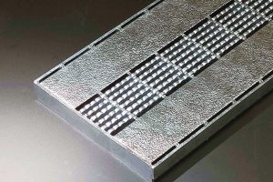 グッドデザイン賞　高意匠細目グレーチング　オカグレート、機能も追求