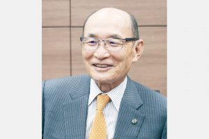 鉄鋼新経営　新たな成長に向けて／丸一鋼管会長兼ＣＥＯ／鈴木博之氏／中計目標、初年度達成へ／機動力と柔軟性武器に波乗る