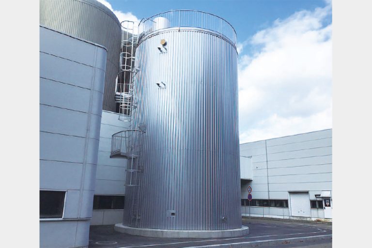 日鉄ステンレス　独自の省合金二相鋼厚板　高温水タンクに採用