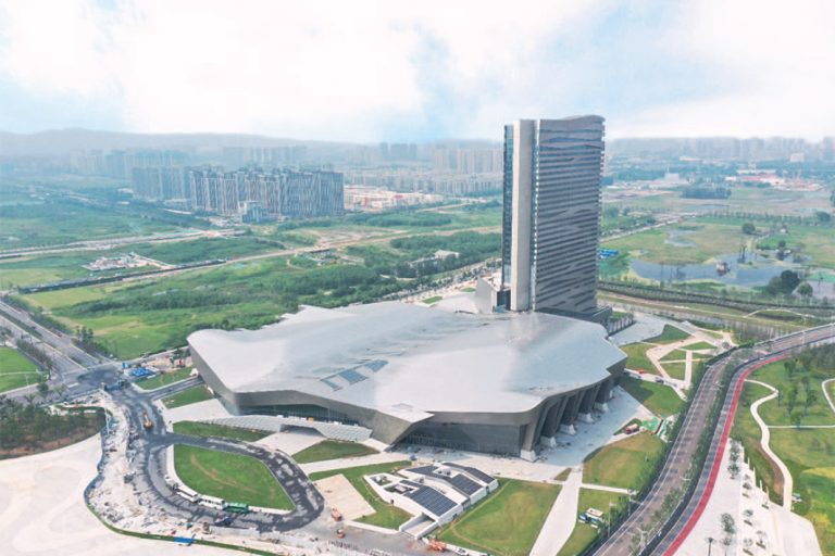 日本製鉄と日鉄ステンレス　チタンとステンレス複合板、中国の国際会議場　屋根に