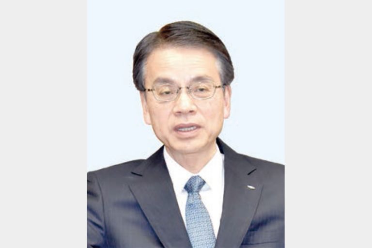 住友金属鉱山／中期経営計画を聞く／（上）／野崎明社長／3年間で総額6030億円投資／電池材・製錬・資源で連携／労働災害削減の取組み推進