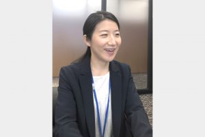 鉄鋼業界で働く／女性事務職・次長編／インタビュー／若手社員の思いを大事に