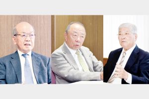 全国コイルセンター工業組合／創立40周年座談会／（上）／小河通治理事長（小河商店社長）／北雅久副理事長（秋津鋼材社長）／藤澤鐵雄副理事長（藤澤鋼板社長）／リーマン・コロナが打撃／分野依存しない体質に／逆境を乗り越えた自負