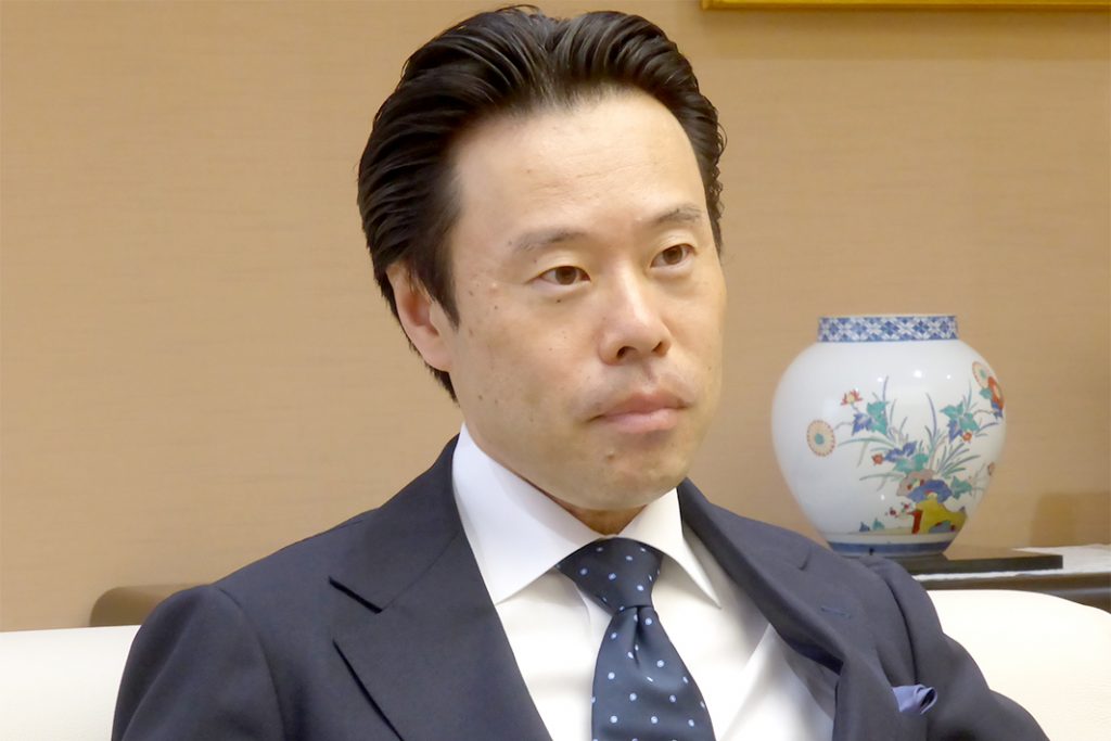 経営戦略を聞く／岡谷鋼機／岡谷健広社長／地域・顧客にベストな対応／供給網全体でＣＮに貢献
