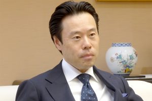 経営戦略を聞く／岡谷鋼機／岡谷健広社長／地域・顧客にベストな対応／供給網全体でＣＮに貢献