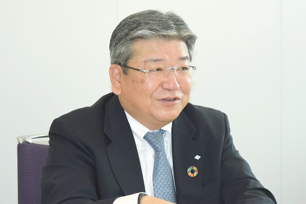 住友商事　新・金属事業部門長に聞く　犬伏勝也氏（常務執行役員）　鋼管・鋼材に経営資源傾注　海外に横串、米で事業基盤拡充