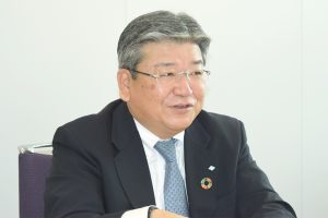 住友商事　新・金属事業部門長に聞く　犬伏勝也氏（常務執行役員）　鋼管・鋼材に経営資源傾注　海外に横串、米で事業基盤拡充