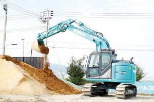 コベルコ建機、ＩＣＴへの取り組み（下）／距離を感じさせない臨場感／遠隔操作、建設業界に変革もたらす