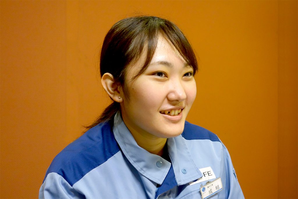 鉄鋼業界で働く／女性現業職編／インタビュー／汗かき働く姿に憧れ