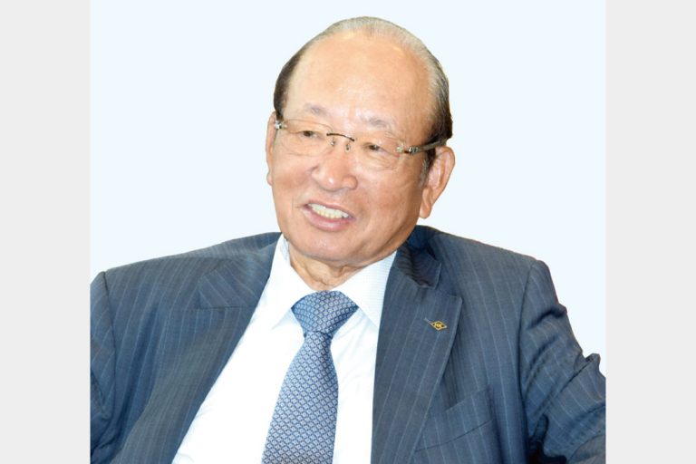 阪和興業の成長戦略／会長インタビュー／「そこか」「Ｍ＆Ａ＋Ａ」で勝つ／代表取締役会長／古川弘成氏／75周年を迎えて―飛躍の10年間／連結経常益1000億円へ手立て打つ／国内外で「そこか」戦略／製造業の顔を持つ／特徴ある資源投資推進／デジタル化へ人材育成