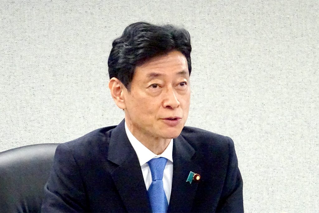 西村経産相　金属産業の競争力強化へ　鉄鋼業の脱炭素化支援