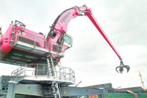 岐本金属が150トンクレーン導入　鉄スクラップ1万トン以上の大型船積みに対応