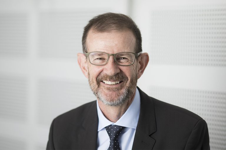 国際アルミ協会　創立50周年／マイルス・プロッサー事務局長に聞く／日本と一層連携・協力