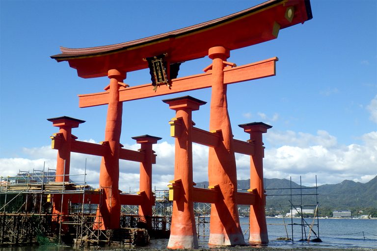 日鉄ステンレス製厚板・棒鋼　厳島神社大鳥居に採用