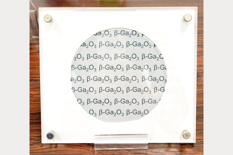 ノベルクリスタル　年産2万枚体制に増強