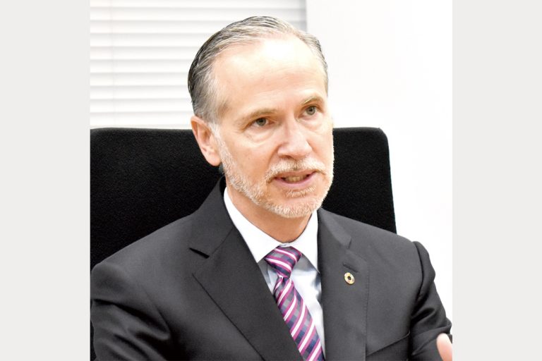 新社長に聞く／プロテリアル／ショーン・スタック氏／非上場化で意思決定速く