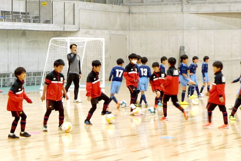 岡谷鋼機　プロサッカー選手　特別授業を開催