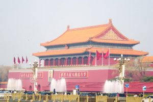 全人代開幕　中国、経済成長率5％前後に　