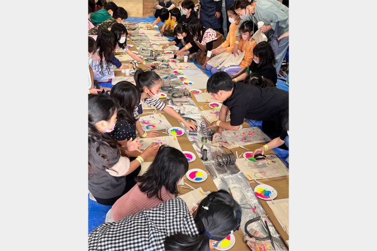田村商店、鉄を肌で感じるイベント開催　地元子ども向けにワークショップ　廃材スタンプで巾着作り