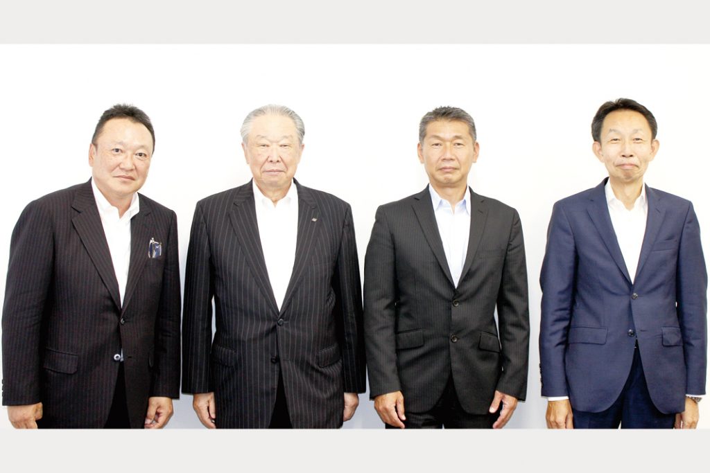 日本の特殊鋼／世界に誇る技術の粋／36／流通座談会／上／全日本特殊鋼流通協会／櫨会長　顧客の作業負担を抑制／碓井副会長　輸入材は管理負担大／久木田副会長　国内メーカーに軍配／松岳副会長　魅力ある「良い商売」
