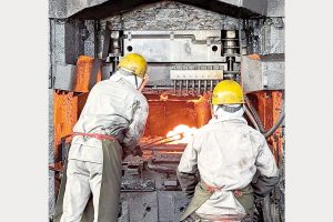 日本の特殊鋼／世界に誇る技術の粋／（42）／関連団体／日本鍛造協会／次代へノウハウ引き継ぎ