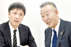 日本の特殊鋼／世界に誇る技術の粋／（48）／対談／下／藤岡会長　製造業のＤＮＡ的存在に／松野課長　ＣＮ時代、世界に活躍の場
