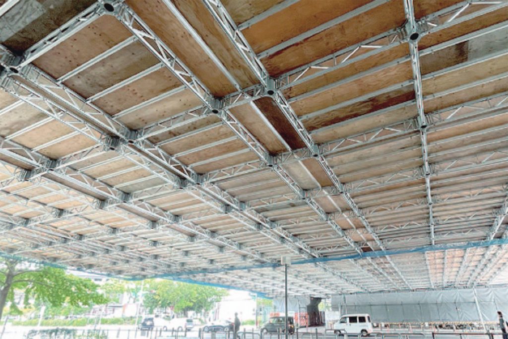 日綜産業の軽量つり足場　名古屋高速で採用