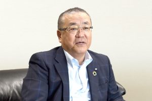 財務・経営戦略を聞く／神戸製鋼所副社長／勝川四志彦氏／電力寄与で増益　中国の需要注視／鉄鋼・アルミ　販価改善継続