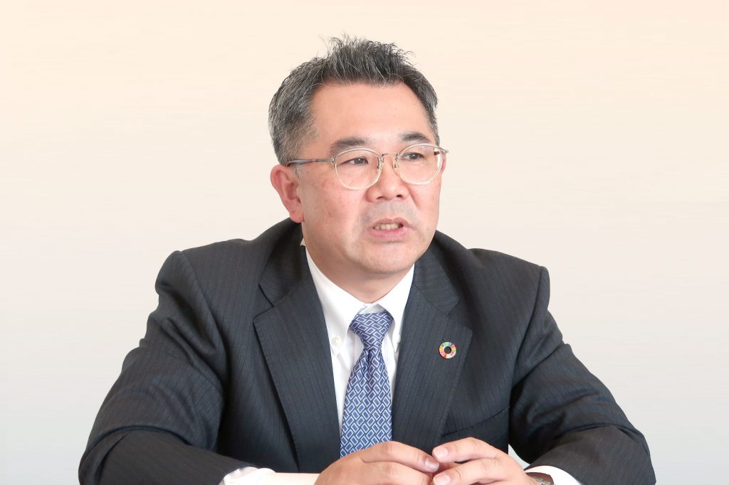 鉄鋼新経営／新たな成長に向けて／東京製鉄社長／奈良暢明氏／鋼板類拡大、諸施策で先手／採算重視の販売、増産体制は整備