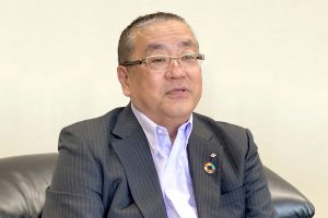 財務・経営戦略を聞く／神戸製鋼所副社長／勝川四志彦氏／次中計、成長戦略とＣＮ加速／アルミ・銅、収益改善に全力