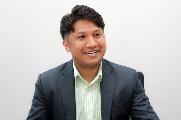 鉄鋼業界で働く/グローバル人材編/インタビュー/語学生かし海外勤務目標