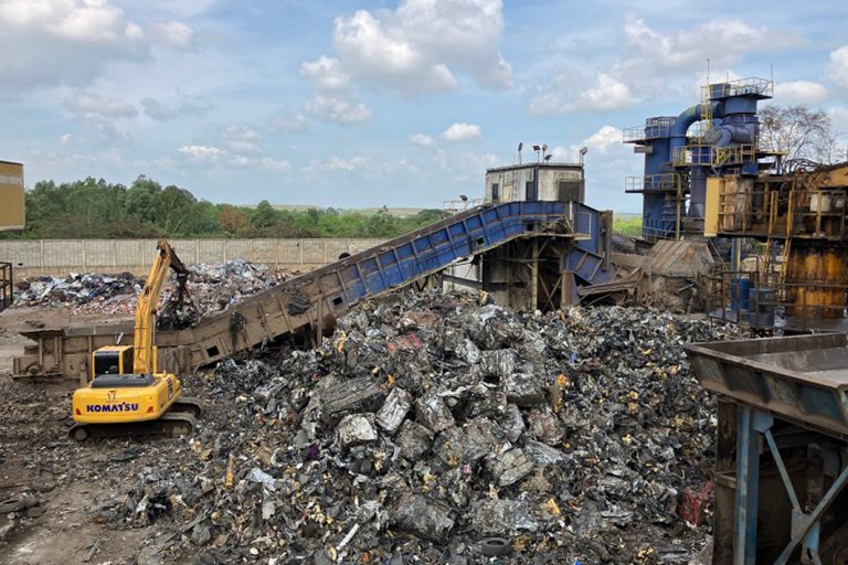 工場ルポ/タイ電炉ミルコン・ブラパ工場/ウェイストテックの破砕加工強み/輸入ELV処理に対応
