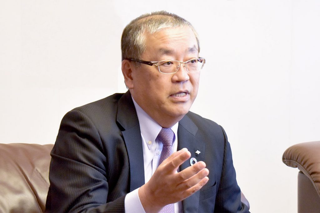 新社長に聞く／神戸製鋼所　勝川四志彦氏／CN好機に「成長追求」へ／素材・機械系ともに「稼ぐ力」強化