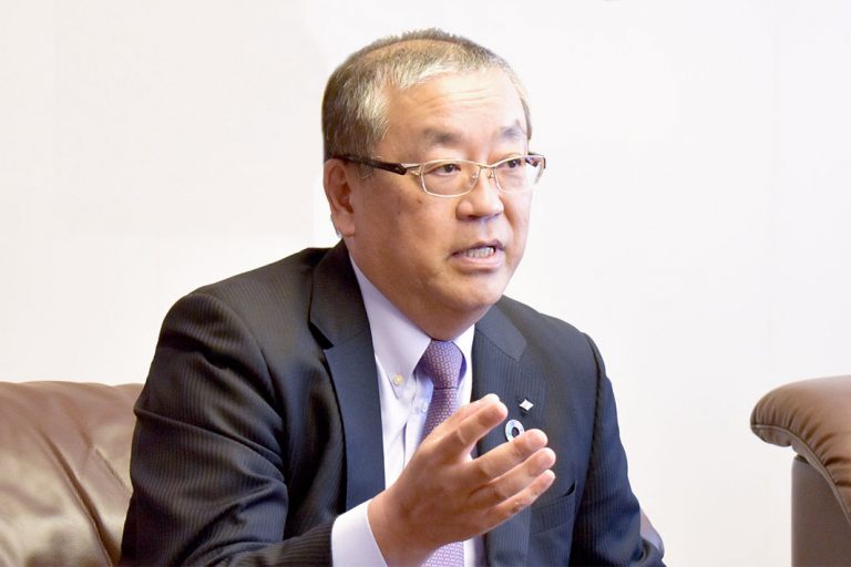 新社長に聞く／神戸製鋼所　勝川四志彦氏／CN好機に「成長追求」へ／素材・機械系ともに「稼ぐ力」強化