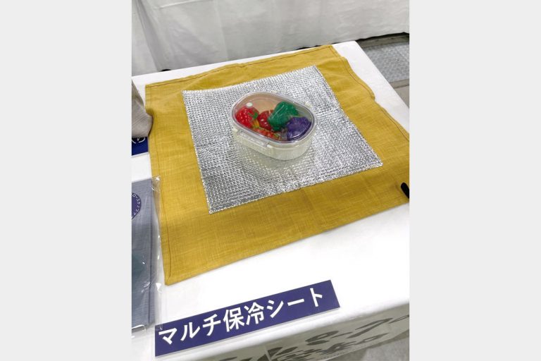 水野金属商事が展示会でPR 銅抗菌施した保冷シート 三河木綿使い滑らか触感