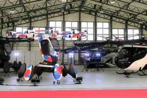 関西万博／「空飛ぶクルマ」披露／4機公開、デモ飛行実施