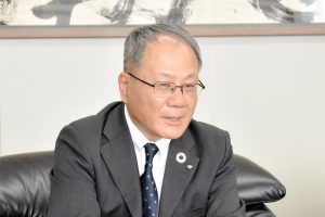 財務・経営戦略を聞く／神戸製鋼所取締役　執行役員／木本和彦氏／機械・エンジ、堅調持続／鉄鋼アルミ　収益強化策に注力
