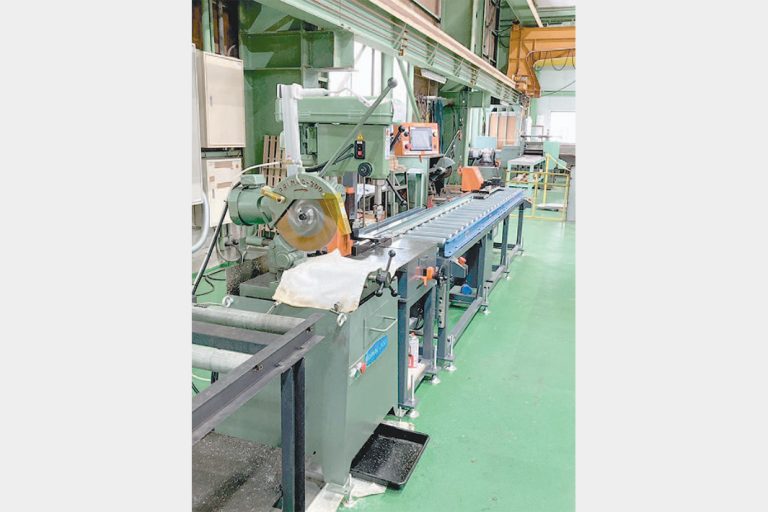 ステンレス流通の本間鋼業　板穴開け加工を開始　設備導入　条鋼・鋼管の切断も