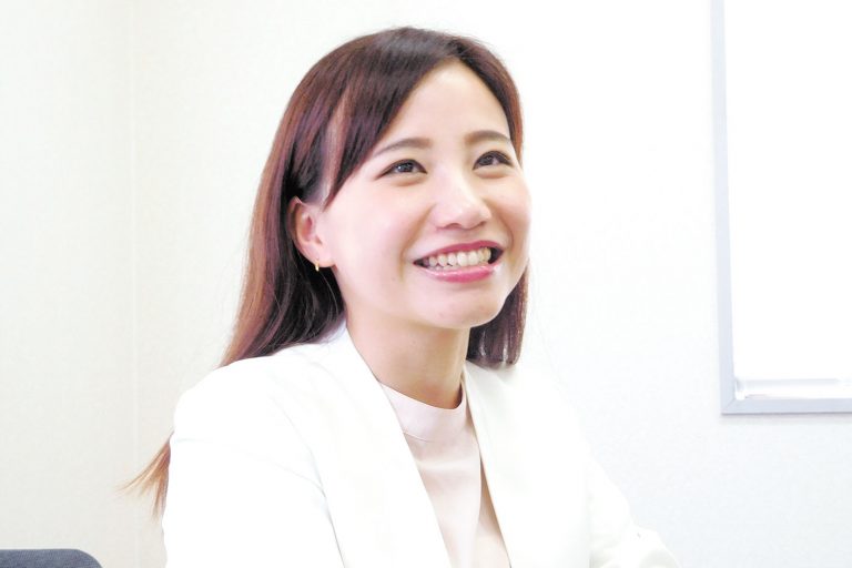 鉄鋼業界で働く/女性総合職編 インタビュー/耐火れんがを最適提案