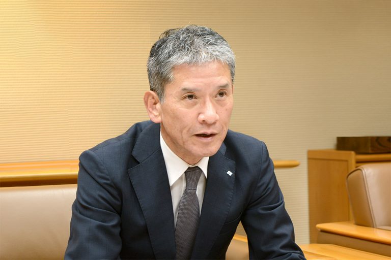 非鉄新経営 厳しさ増す市場に対応/住友金属鉱山社長/松本 伸弘氏/新規鉱山開発に意欲/銅二次原料、内外で集荷拡大