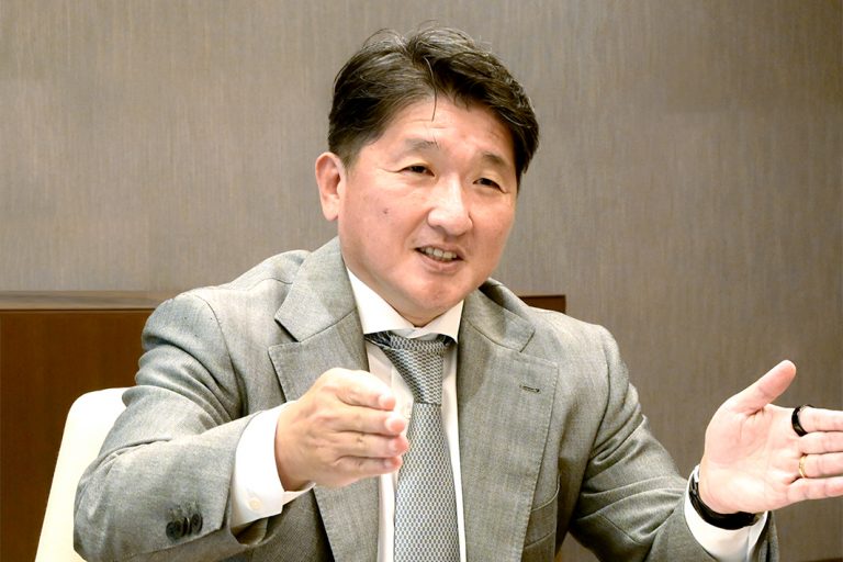 三井物産　鉄鋼製品・金属資源の戦略／福田哲也専務に聞く／原料―製品一貫の強み発揮／既存強化と新規開拓の二兎追う