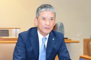 日本と資源／官民で拓く未来／（2）／松本　伸弘氏／住友金属鉱山社長／国内再生の仕組み重要／鉱山開発、資源企業と信頼ベース