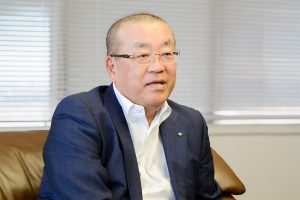 中期計画進捗を聞く／神戸製鋼所　勝川四志彦社長／素材系強化、対策に注力／「成長追求」、機械系の需要増捕捉