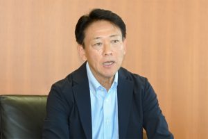 人財戦略を聞く／商社編／JFE商事　専務執行役員　鬼澤　徹氏／成果と能力軸に制度改定／評価の納得性高め成長の「道しるべ」に