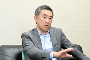 鉄鋼新経営　厳しさ増す市場に対応／川金ホールディングス社長／鈴木　信吉氏／土木建築機材　メンテ注力／鋳造製品橋梁支承　日本鋳造と協業推進