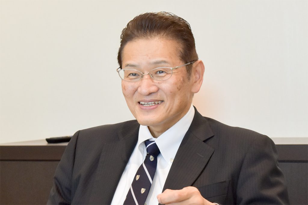 伊藤忠丸紅鉄鋼　設立25周年／石谷　誠社長に聞く／鉄鋼流通の世界トップへ／在庫・加工・物流・金融　総合提案を追求