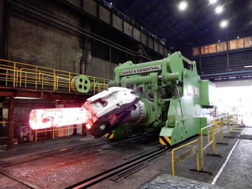 日本高周波鋼業　3000㌧プレスマニプレータ