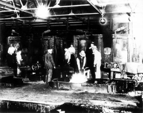 三菱製鋼　ばね製造作業（昭和初期）